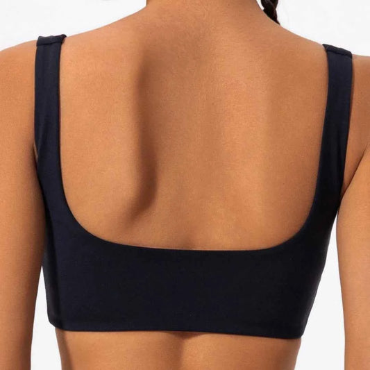 סט יוגה לנשים - טופ + מכנסיים קצרים בגזרה גבוהה 🧘♀️✨